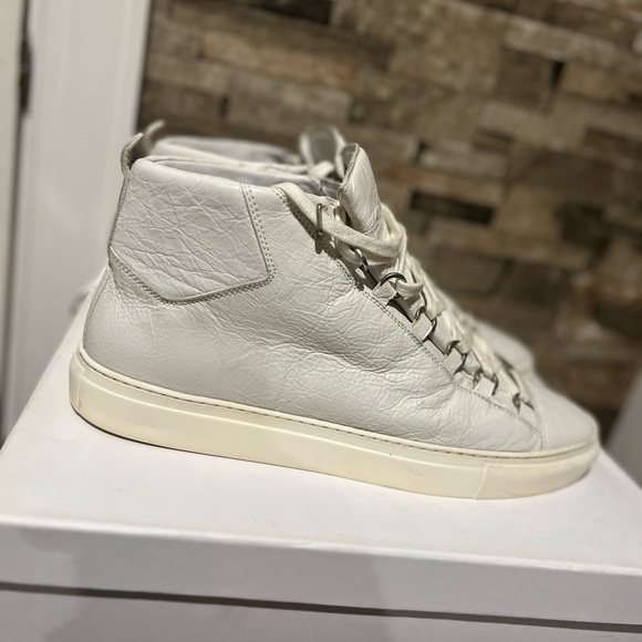 Balenciaga - Picture 3 of 11